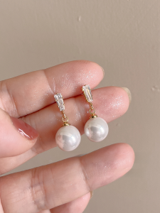 Delicate Pearl Embedded Diamond Waterdrop Ear Cuff White Enhancing Fashionable Minimalist Earrings Korean Style Alloy Jewelry