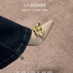 สีนู้ด รองเท้าส้นสูงสี ผู้หญิง ฤดูใบไม้ร่วง ฤดูหนาว ส้นเรียบใหม่ ดีไซน์ Sensation ผู้ชมขนาดเล็กหัวเข็มขัดโลหะ French Pointed Toe รองเท้าเดี่ยว