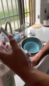 Dispenser sabun cuci tangan otomatis tempat sabun cair tempel