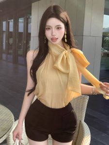 GUZILIAN | ชุดเสื้อเชิ้ตแขนกุดสไตล์ฝรั่งเศสและกางเกงขาสั้นผูกโบว์ผีเสื้อสำหรับผู้หญิง ชุดลำลองเอวสูงเข้ารูป ชุดฤดูร้อน 2025