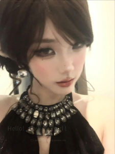 Retro Hong Kong Style Fashionable Crystal Gem Earrings Elegant Atmosphere Cold Tone Square Alloy Ear Studs Womens Jewelry