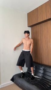 Quần Đùi Kiểu Dáng Lửng Màu Đen Cho Nam