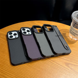 Sợi carbon + Dây đeo cổ tay 2 trong 1 Ốp điện thoại cho Iphone 12/13/14/15/16 Promax hỗ trợ thiết kế MagSafe ip16pro/15Pro/16plus 14Promax chống trượt thiết kế chống phồng Camera