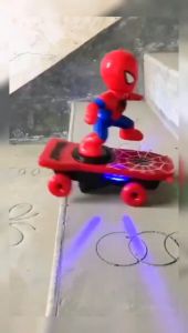 Skuter Spider-Mann Mainan Elektrik Anak Tidak Bisa Jatuh Menggunakan Baterai AA