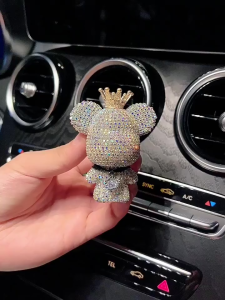 Gấu Bearbrick đính đá kèm sáp thơm Phụ Kiện Trang Trí Ô Tô Cài cửa gió điều hòa