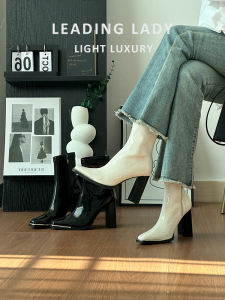 รองเท้าบู๊ตสั้นสีดำสำหรับผู้หญิง ทรงหัวเหลี่ยม หัวเข็มขัด หัวเข็มขัดแบบหนา รองเท้าบู๊ตแบบหนัง PU ทรงหัวเหลี่ยม ทรงหัวเข็มขัด รองเท้าบู๊ตฤดูใบไม้ร่วง