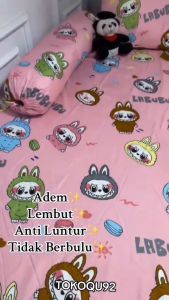 SPREI MOTIF BONEKA LABUBU MACARON FREE SARBAN SARGUL