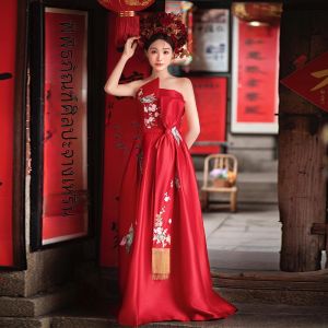 ชุดราตรีจีนย้อนยุคสุดหรู ชุดการแสดงคอรัส ชุดแต่งงานสีแดง ชุดกินข้าวเจ้าสาว กระโปรงยาว ชุดราตรีแบบสวมไหล่ ชุดราตรียาว ชุดราตรียาว