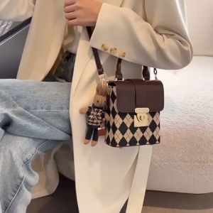 TAS SELEMPANG WANITA IMPORT / HANDBAG WANITA IMPORT / SLINGBAG WANITA IMPORT / TAS SELEMPANG DAN BAHU WANITA / TAS FASHION / TAS MODEL TERBARU
