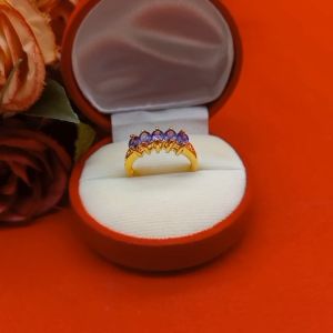 คุณสมบัติของแหวนทองฝังพลอย แอเมทิสต์ เสริมดวง เสริมโชคลาภ ตัวเรือนสีทอง ทำจากทองเหลือง เสริมบารมี เรียบหรู สามารถใส่ได้ทุกโอกาส รูปถ่ายจากสินค้าจริง