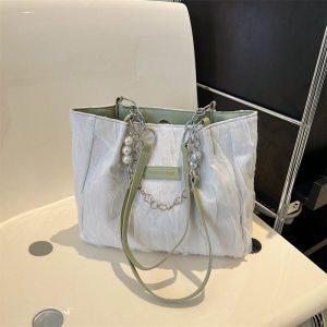 Large Capacity Chain Tote Bag: A Stylish & Functional Choice