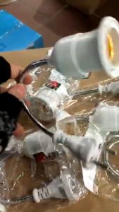 Đui xoáy cắm đui đèn lò xo có công tắcđui đèn e27đui lắp bóng đèn trang trí