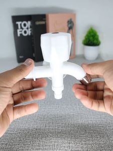 Kran Cabang Keran Air & Kran Engkol Ganda Terdapat Saringan Bahan Plastik SLT-152