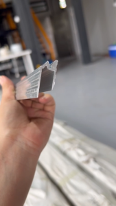 รางลิ้นอลูมิเนียม ขนาดร่องไม้อัด 9.6 มม. อุปกรณ์ประกอบแร็ค ยาวเส้นละ 2 เมตร หนา 1.5mm.