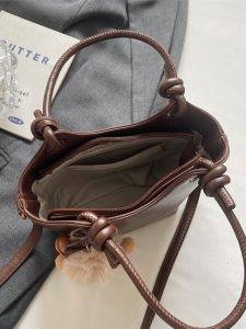 Casual Style Small Bucket Bag with Zipper Pocket for Work Crossbody Bag Soft PU Leather New 2024 Fashion Handbag Womens Bag