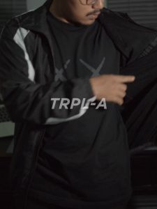 Jaket Pria Anti Air & Varsity Jacket: Tips Memilih dan Menggunakan