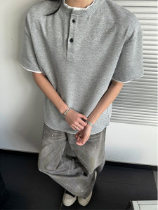 Light Grey Fake Two-Piece Henry Collar Short Sleeve Mens Polo Shirt American Shoulder CleanFit Half Sleeve Summer T-Shirt