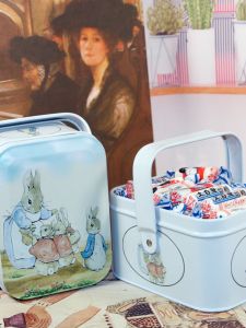 Large White Rabbit Milk Candy 193g Birthday Gift for Girlfriend Iron Box Packaging Childrens Day Celebration Snacks Gifts