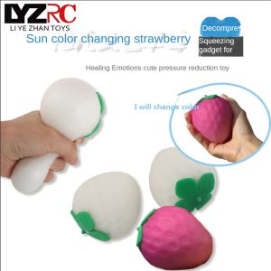 LYZRC Color Changing Big Strawberry Kneading Lehei Technology Simulation Fruit Decompression Ball Decompression Venting Toy Toy for Girls and Boys
