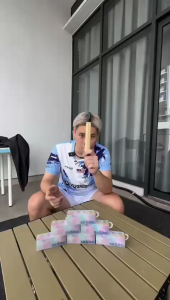 จัดส่งรวดเร็ว ความยาว1.1M.กริปพันด้ามแบดมินตัน พันด้ามไม้เทนนิส สีไล่เฉด วัสดุPU กันลื่น จับสบาย ซึมซับเหงื่อ