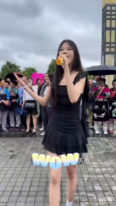 Miko🍒พร้อมส่ง🫦มินิเดรสสีแดง คอเหลี่ยมแขนกุดแต่งระบายรอบคอและไหล่ สม็อคข้างลำตัว ดูผอม สไตล์เกาหลี ออกงานได้ ชุดไปทะเล