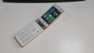 LG Wine Smart LG D486 Quad Core 3.2Inches 1GB RAM 4GB ROM LTE Flip phone 3.15MP Camera Android Mobile phone