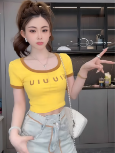 เสื้อยืดแขนสั้นทรงสลิมฟิตสำหรับผู้หญิงในช่วงฤดูร้อน สไตล์อเมริกัน เสื้อเชิ้ตกระดุมคอกลม ลายตัวอักษรสีบล็อก แฟชั่นสตรีท เสื้อผ้าทำงาน