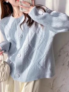 หลวม ถัก บิดเกลียว คาร์ดิเกน เสื้อสเวตเตอร์ ผู้หญิง เสื้อตัวในสีน้ําเงิน Retro Gentle อินเทรนด์ เสื้อแจ๊กเก็ตคอกลมแขนยาวติดกระดุมขึ้น