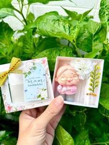 กล่องธนบัตร1ใบ ขนาด8ซม. สำหรับนำไปใส่แบงค์ได้1ใบ มีตุ๊กตา ของขวัญวันเกิด ของขวัญวันแม่ ของขวัญวันพ่อ วันวาเลนไทน์ วันครบรอบ วันปัจฉิม