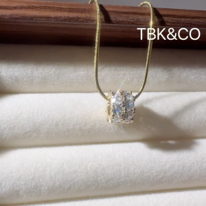 TBK 18k Gold Cubic Zirconia Pendant Necklace Accessories for Women 225n