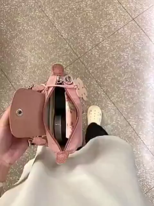 กระเป๋าเครื่องสำอางสักหลาดสำหรับกระเป๋าขนาดเล็ก Longchamp Mini Bag กระเป๋าเก็บของกระเป๋ามีผ้าซับใน