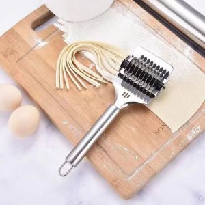(Ready Stock)Labor-saving manual noodle cutter household noodle machine stainless steel noodle cutter noodle mold noodle cutting artifact