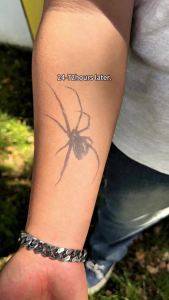 Spider Temporary Tattoo Sticker Realistic Waterproof Design Semi-Permanent Lasts 15 Days Scary Fake Tattoo for Halloween