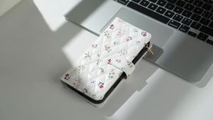 Small Flower Quilted Zipper Card Holder Wallet Crossbody Phone Case with Wrist Strap Lanyard For Google Pixel 9 10 Pro XL 9a