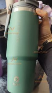 แก้วเก็บอุณหภูมิ ร้อนเย็น 890ml. แก้วเก็บความเย็น แก้วสแตนเลส มีทีจับ.ยางรองก้น แถมฟรี หลอด!! ไอน้ำไม่เกาะ สินค้ารับประกันทุกชิ้น