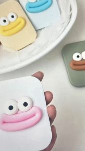 Bayar Di Tempat: Cermin Sisir 2 in 1 & Sisir Rambut Lipat