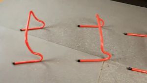 Kecepatan dan Fleksibilitas dalam Sepak Bola: Latihan Tiang Loncat & Hurdle