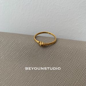 Zuoran Simple Design Titanium Steel Ring for Women Non-Fading Knot Pattern Joint Ring Fashionable Jewelry Accessory