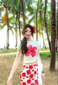 เสื้อยืดผ้าฝ้ายไหมแขนสั้นสไตล์คาชวล คอวี สำหรับผู้หญิง baby tee ได้รับความนิยมในปี 2025 จิตรกรรม เสื้อยืด