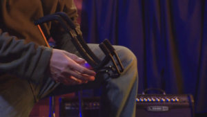 [SG] HERCULES Ultra Slim and Portable TravLite Stand for Electric Guitars & Basses - Studio/Gigs GS302B (NEW RELEASE!)
