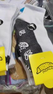 ถุงเท้านักเรียน ข้อกลางสีขาวพื้นเทากันลื่น/สีน้ำตาลแพ็ค 12 คู่ 6 คู่มีใส4-6/5-7/7-9/9-12ฟรีไซส์/ป้ายบานาเน่/