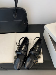 รองเท้าส้นเตี้ย Mary Janes สำหรับผู้หญิง สไตล์วินเทจ ทรงปากตื้น ดีไซน์พิเศษ รองเท้าแฟชั่นฤดูใบไม้ผลิ 2025 สำหรับเยาวชน