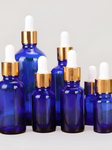 ขวดน้ำหอมแก้วสีน้ำเงิน ดripper น้ำมันหอมระเหย ขวดบรรจุภัณฑ์น้ำเหลวสำหรับเดินทาง ขวดน้ำหอมสำหรับความงามของใบหน้า