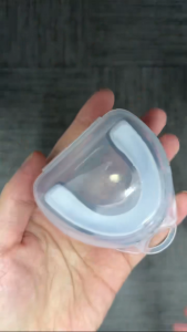 ยางกันฟัน ยางกันฟันมวย ฟันยางนักมวย พร้อมกล่อง ที่ครอบฟัน ฟันยางEVA ที่ครอบฟันกันกระแทก ใส่สบาย ปรับรูปได้ สำหรับผู้ใหญ่ Mouth Guard Anti-molar Braces Sports Boxing Basketball Rugby Karate EVA Teeth Protector Adult Children Mouthguard Tooth Brace