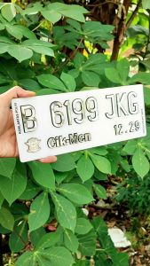 Plat Nomor Motor Custom Akrilik Timbul Putih Text Chrome Baut Tanam 24 x 10 cm Medium (1 Pcs)