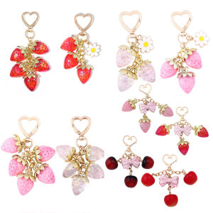 Cute Strawberry Keychain Three Red Crystal Strawberries And Cute Heart Flower Daisy Keychain For Women Bag Charm Jewelry Gifts