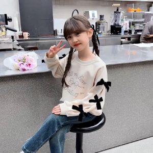 WANDER ชุดนรเด็ก 4-6 ปี เสื้อผ้าเด็กผญ พิมพ์ลายกราฟิกอย่างมีสไตล์ เสื้อสเวตเตอร์ฤดูใบไม้ร่วงของเด็กผู้หญิง สไตล์เจ้าหญิงหวานๆ เสื้อแขนยาวสไตล์เกาหลีแฟชั่น24108