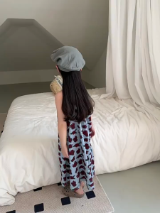 ชุดเดรสเด็กผู้หญิง เดรสแขนกุดคอฮอลเตอร์ลายดอกไม้หวานๆ สไตล์ฤดูร้อนแบบใหม่