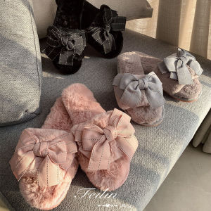 รองเท้าแตะผ้าฝ้ายหนาสำหรับผู้หญิงในบ้าน ฤดูหนาว 2025 รองเท้าแตะขนแกะน่ารักแบบใหม่ รองเท้าแตะยางพารา ความหนาแน่นของขนแกะ สวมใส่สบาย