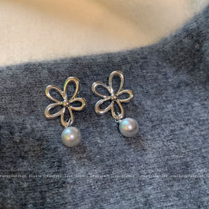 Chic Korean Style Pearl Earrings Womens Fashion Jewelry Floral Design Cool Tone Sensation Luxury Feelings Clip-On Earrings